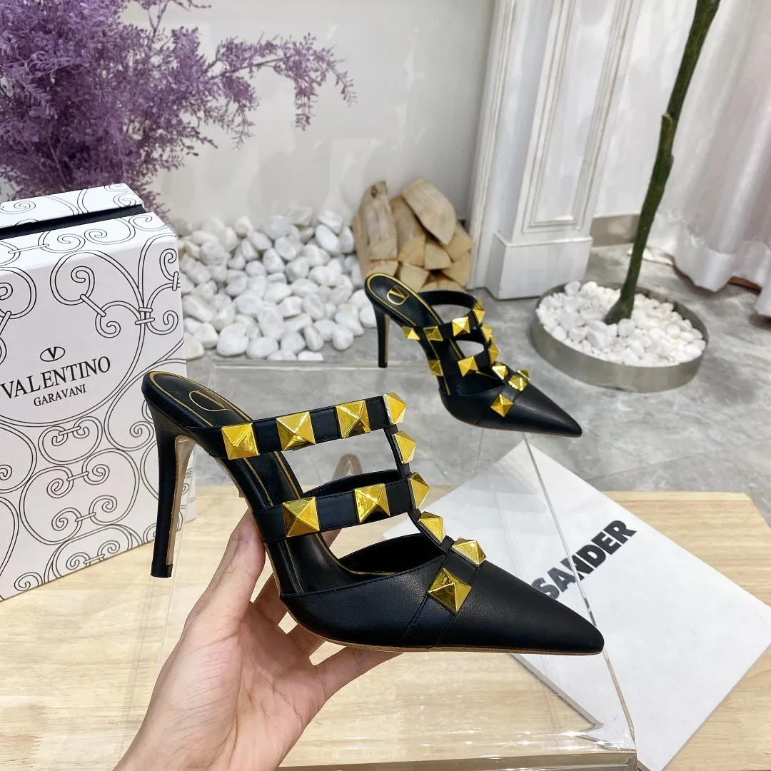 👟👟Ex-factory price 400👟👟 Genuine leather sole +40 Valentino Valentino spring and summer new rivet shoes are new☑️ —————————————— The latest golden big rivet element is full of high-end sense! Extremely fashionable Heel height: 9.5cm Upper: Matt sheepskin Lining: Sheepskin lining Outsole: Italian genuine leather outsole, rubber sole optional Color: Two styles and 8 colors available Code number: 34-41 (34 and 42 customized are not returnable)